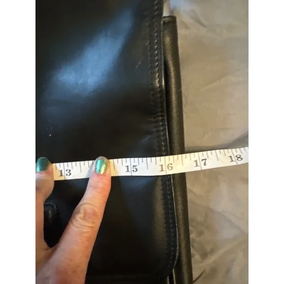 Kenneth Cole Reaction‎ Show Business 16 Black Leather Laptop Messenger Bag